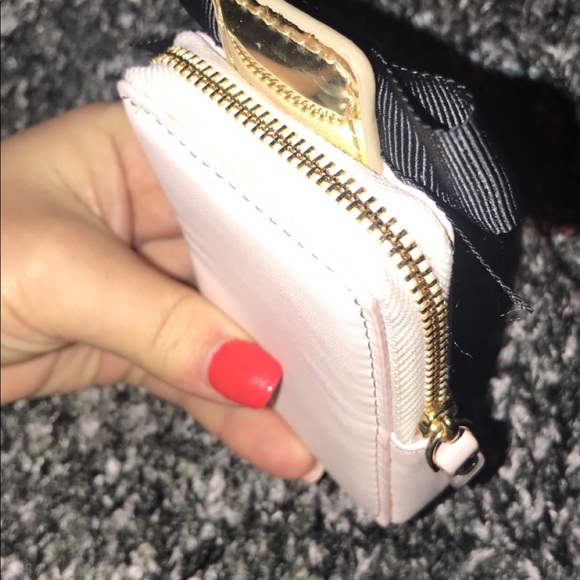 *SOLD* Kate Spade Coin Case - Picture 4 of 5